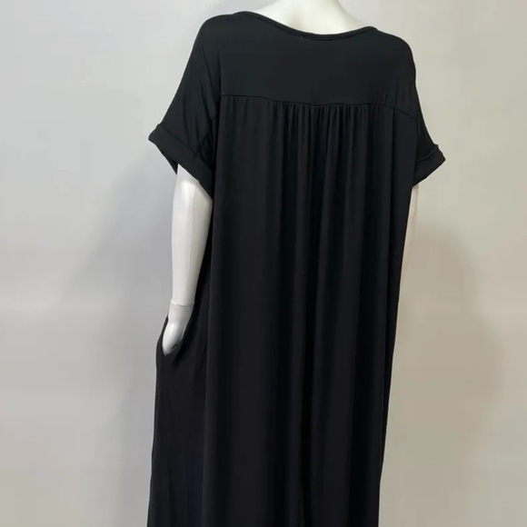 Entro Black Short Sleeve Pocket Maxi Dress - Picture 5 of 5